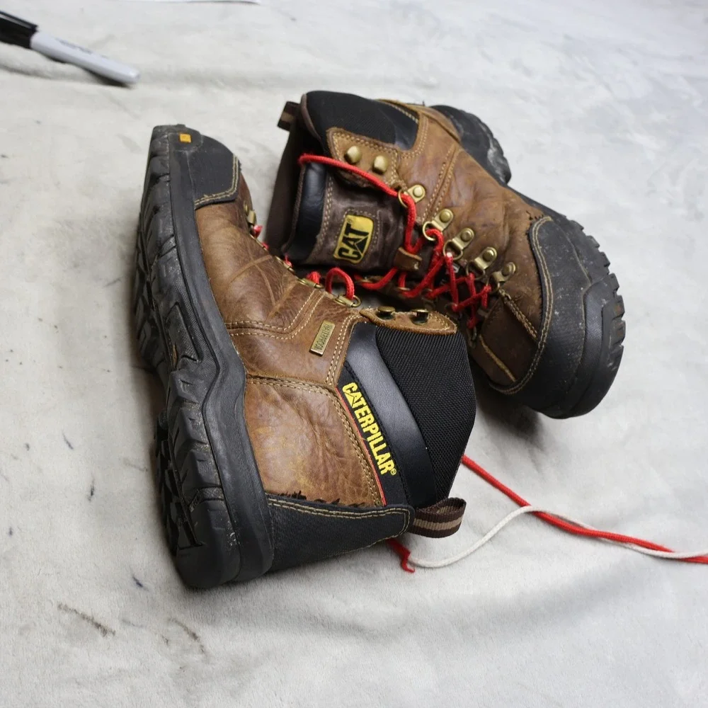 Caterpillar Men 9.5M Work Boot Brown Leather Safety Toe Rugged Industrial P90935